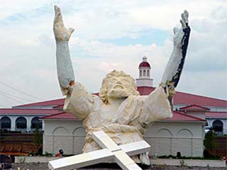Rayo fulmina estatua de Jesús en Ohio 